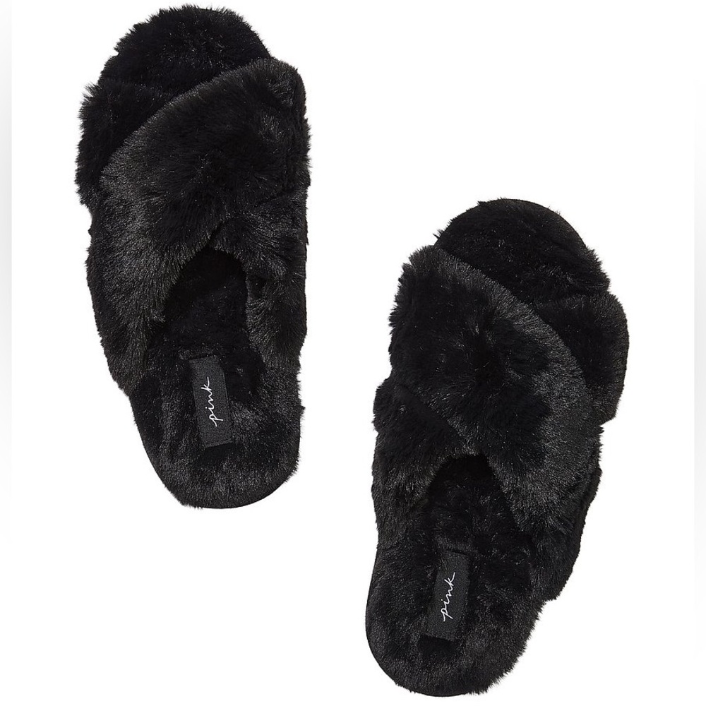 Victoria Secrets • PINK
FAUX FUR SLIPPERS